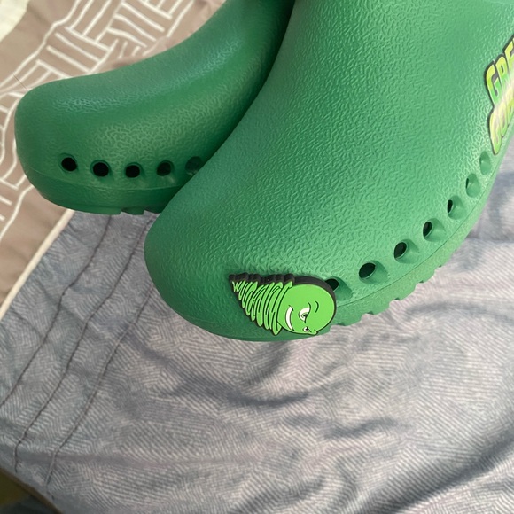 Green gobbler crocks brand new - Picture 2 of 5